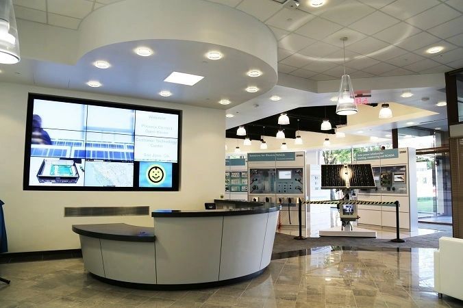 Digital signage commercial display